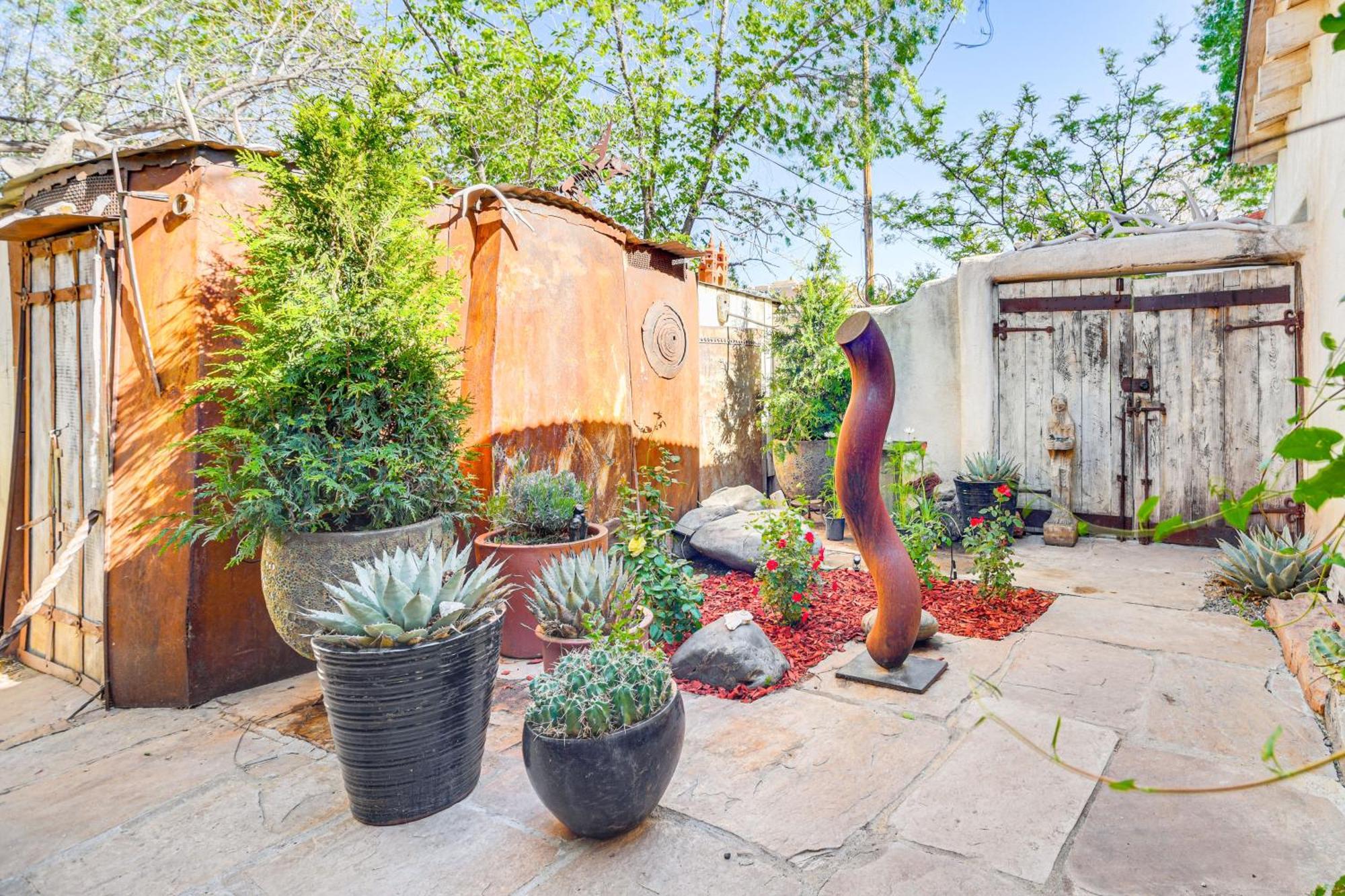 Adobe Studio 2 Blocks To Downtown Santa Fe Plaza! Exterior foto